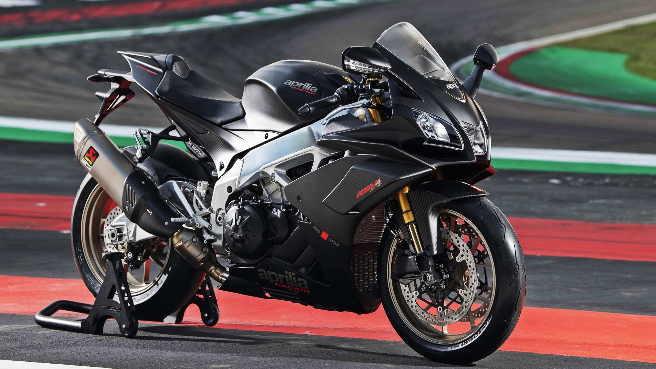 开云体育在线官网-英超最后一秒制胜球：逆袭现场的巅峰瞬间，英超最后一轮看点